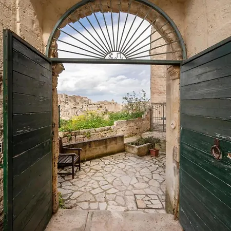 Couette-café La Corte Vetere - Terrazza Sui Sassi 3*